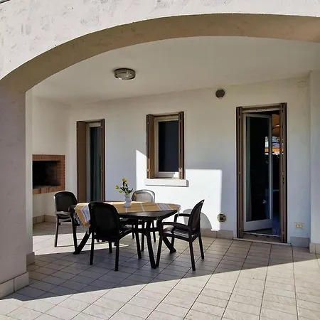 公寓 Family Friendly Apartment With Parking