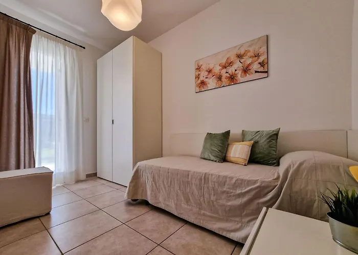 Family Friendly With Garden Apartment